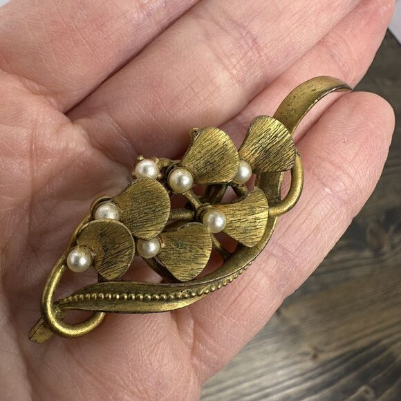 4 Vintage Gold Tone Flower Leaf Brooch Pins Metal Faux Pearls Rhinestone Estate - Picture 8 of 14